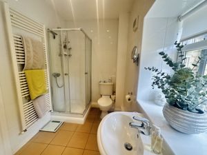 Family Bathroom - click for photo gallery